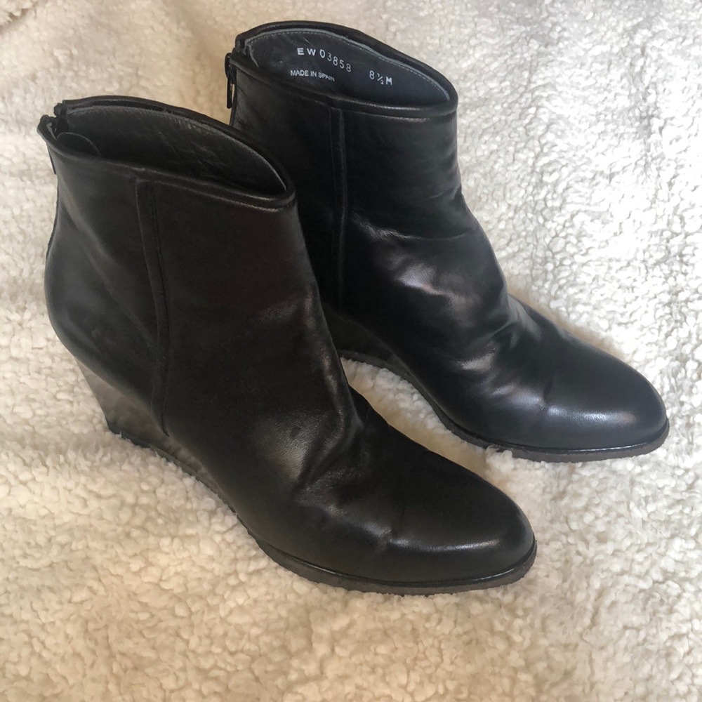 Stuart Weitzman Ankle Boots. Size 8 1/2.